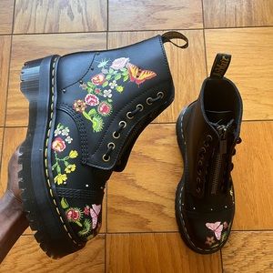 Dr. Martens Black Sinclair Floral Bloom Boots Size 9